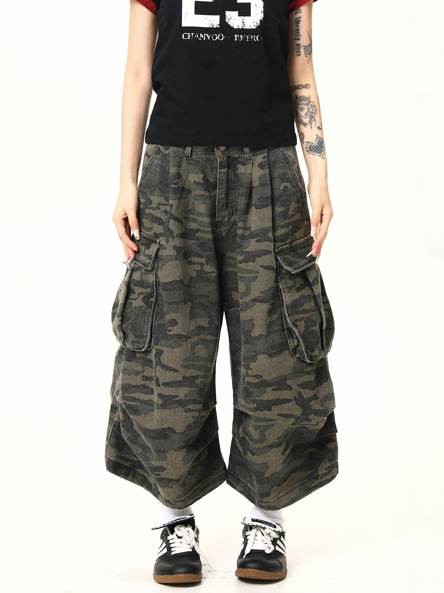 Retro Camouflage Wide-Leg Work Pants for Men & Women - Loose Straight Seven-Point Shorts, Street Style, 90s Inspired Retro Camouflage Wide-Leg Work Pants for Men & Women - Loose Straight Seven-Point Shorts, Street Style, 90s Inspired