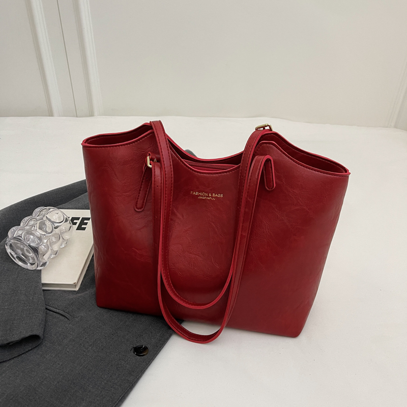 Retro Casual Shoulder Bag for Women - Large Capacity Tote, Versatile Spring 2025 Design, Perfect for Commuting and Everyday Use Retro Casual Shoulder Bag for Women - Large Capacity Tote, Versatile Spring 2025 Design, Perfect for Commuting and Everyday Use