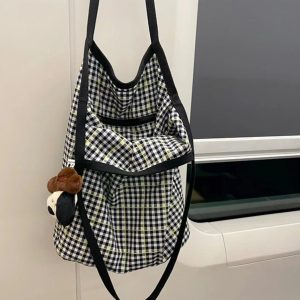 Retro Checkered Large Capacity Water Bucket Bag - Black and White Plaid Commuter Tote, Hand-Held Canvas Shopping Bag