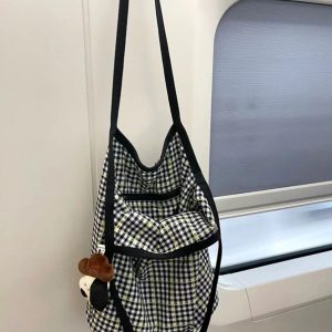Retro Checkered Large Capacity Water Bucket Bag - Black and White Plaid Commuter Tote, Hand-Held Canvas Shopping Bag
