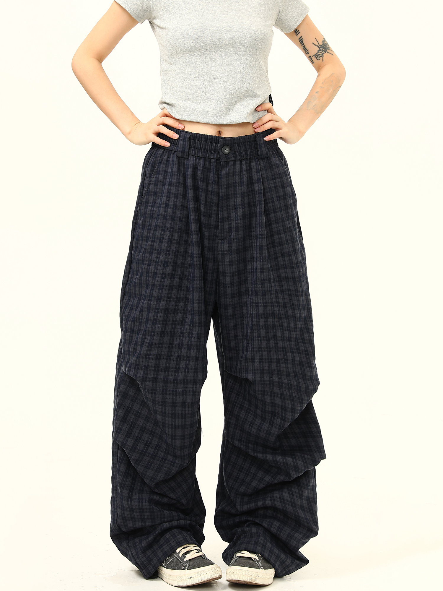 Retro Checkered Pleated Loose Drape Pants for Women - Stylish Casual Trousers, 90s Inspired Fashion Retro Checkered Pleated Loose Drape Pants for Women - Stylish Casual Trousers, 90s Inspired Fashion