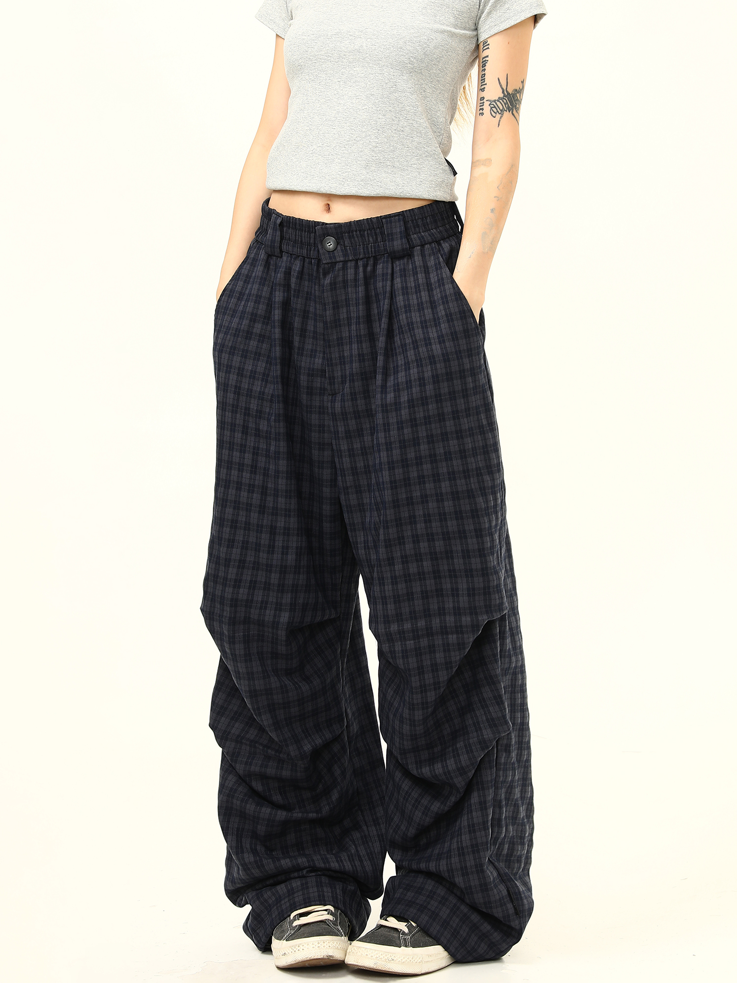 Retro Checkered Pleated Loose Drape Pants for Women - Stylish Casual Trousers, 90s Inspired Fashion Retro Checkered Pleated Loose Drape Pants for Women - Stylish Casual Trousers, 90s Inspired Fashion