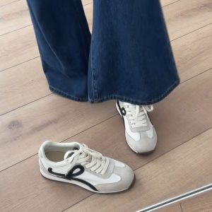 Retro Cowhide Color-Blocking Lace-Up Casual Sports Shoes for Women - Versatile Flat White Sneakers in Trendy Style