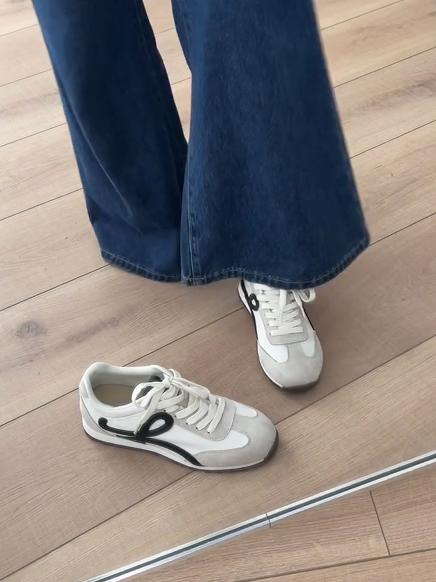 Retro Cowhide Color-Blocking Lace-Up Casual Sports Shoes for Women - Versatile Flat White Sneakers in Trendy Style Retro Cowhide Color-Blocking Lace-Up Casual Sports Shoes for Women - Versatile Flat White Sneakers in Trendy Style