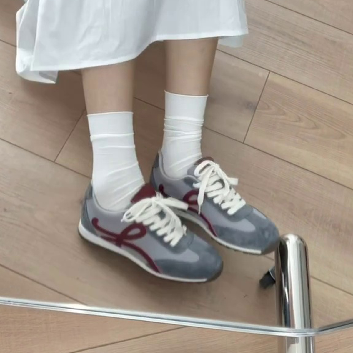 Retro Cowhide Color-Blocking Lace-Up Casual Sports Shoes for Women - Versatile Flat White Sneakers in Trendy Style Retro Cowhide Color-Blocking Lace-Up Casual Sports Shoes for Women - Versatile Flat White Sneakers in Trendy Style