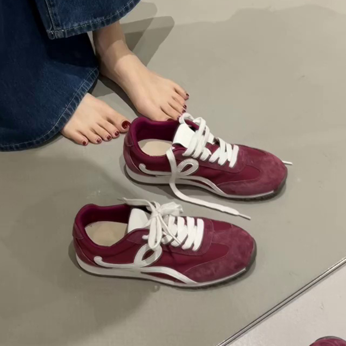 Retro Cowhide Color-Blocking Lace-Up Casual Sports Shoes for Women - Versatile Flat White Sneakers in Trendy Style Retro Cowhide Color-Blocking Lace-Up Casual Sports Shoes for Women - Versatile Flat White Sneakers in Trendy Style