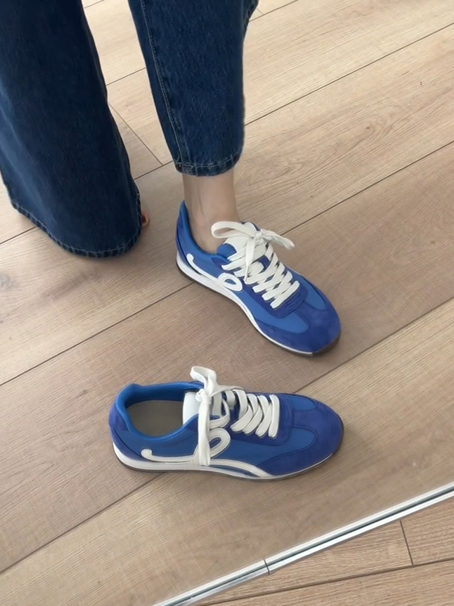 Retro Cowhide Color-Blocking Lace-Up Casual Sports Shoes for Women - Versatile Flat White Sneakers in Trendy Style Retro Cowhide Color-Blocking Lace-Up Casual Sports Shoes for Women - Versatile Flat White Sneakers in Trendy Style