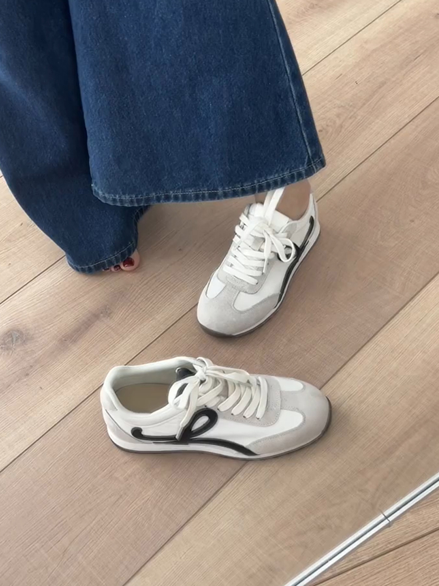 Retro Cowhide Color-Blocking Lace-Up Casual Sports Shoes for Women - Versatile Flat White Sneakers in Trendy Style Retro Cowhide Color-Blocking Lace-Up Casual Sports Shoes for Women - Versatile Flat White Sneakers in Trendy Style