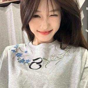 Retro Embroidered Floral Gray Short Sleeve T-Shirt for Women - Summer 2025 High-End Design, Trendy Y2K Style