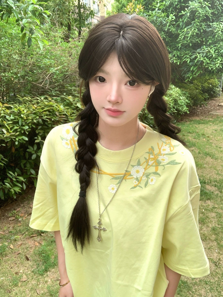 Retro Floral Embroidered Milk Yellow Short Sleeve T-Shirt for Women - Summer 2025 Trendy Half Sleeve Age-Reducing Top Retro Floral Embroidered Milk Yellow Short Sleeve T-Shirt for Women - Summer 2025 Trendy Half Sleeve Age-Reducing Top