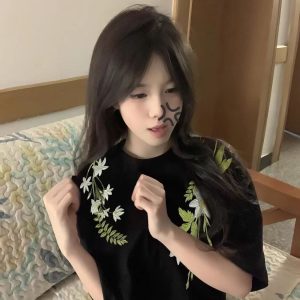 Retro Floral Embroidered Short Sleeve T-Shirt for Girls - Summer Trendy Top for Middle and High School Students