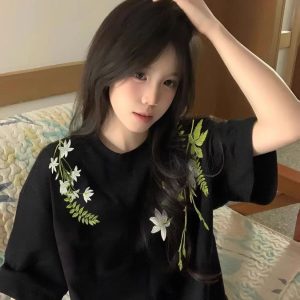 Retro Floral Embroidered Short Sleeve T-Shirt for Girls - Summer Trendy Top for Middle and High School Students