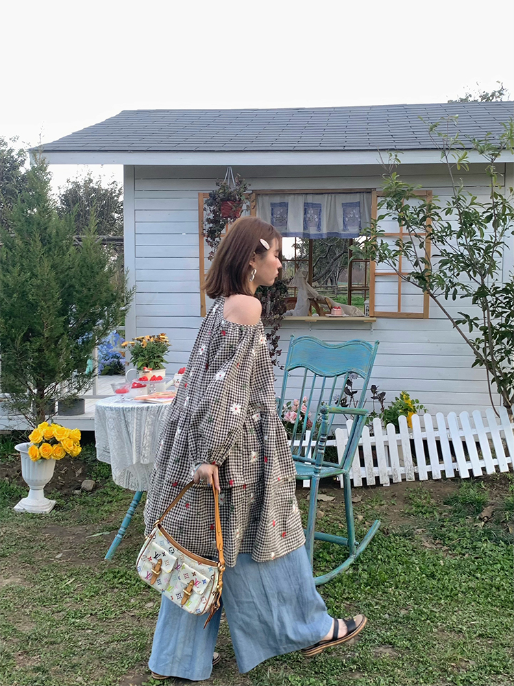 Retro Floral Embroidery Cotton Dress - Women's Off-Shoulder Lantern Sleeve Short Skirt - Vintage Spring Style Retro Floral Embroidery Cotton Dress - Women's Off-Shoulder Lantern Sleeve Short Skirt - Vintage Spring Style