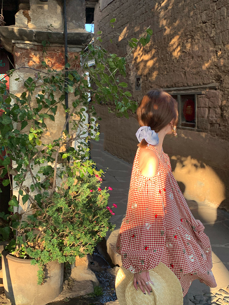 Retro Floral Embroidery Cotton Dress - Women's Off-Shoulder Lantern Sleeve Short Skirt - Vintage Spring Style Retro Floral Embroidery Cotton Dress - Women's Off-Shoulder Lantern Sleeve Short Skirt - Vintage Spring Style