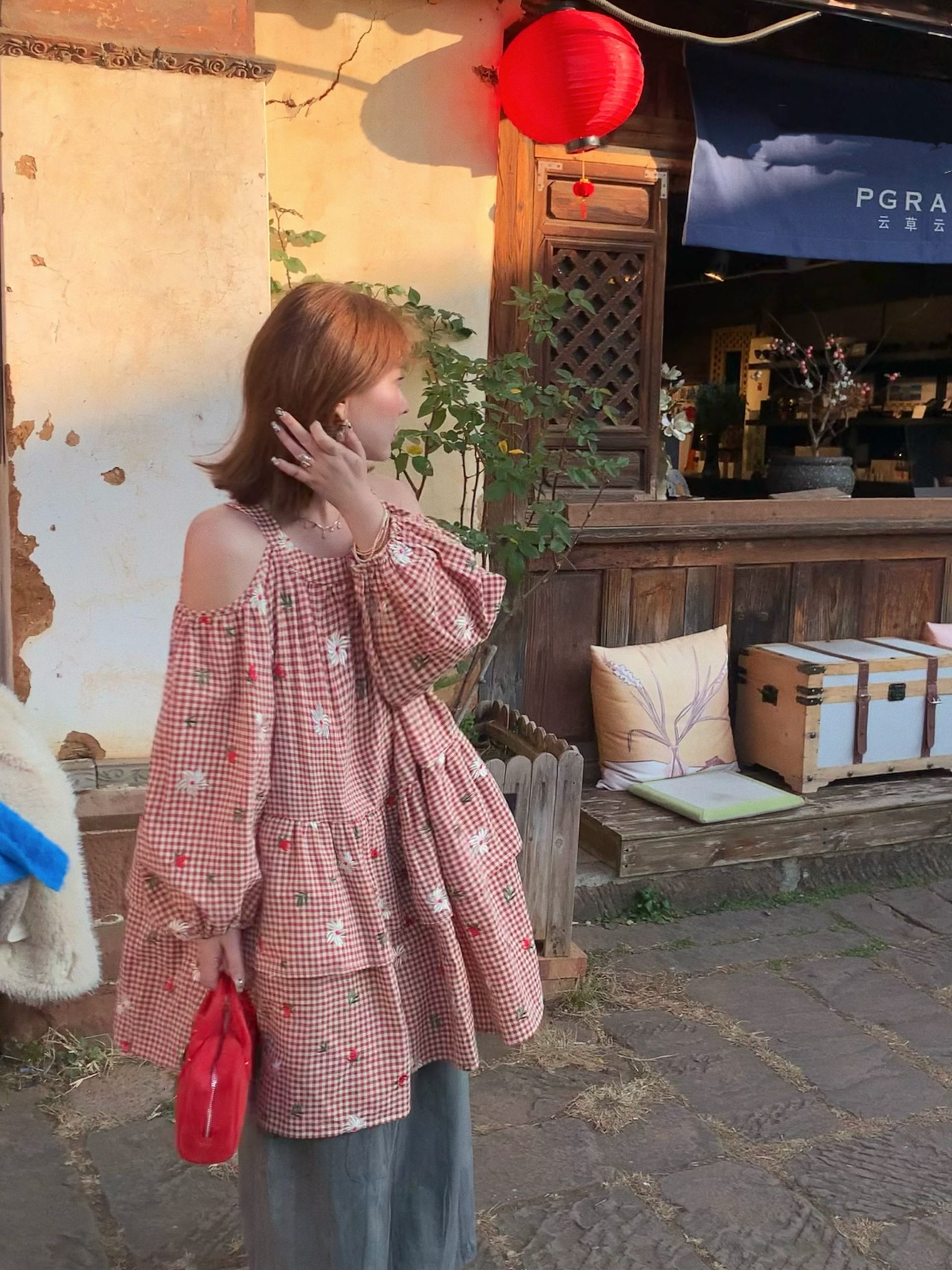 Retro Floral Embroidery Cotton Dress - Women's Off-Shoulder Lantern Sleeve Short Skirt - Vintage Spring Style Retro Floral Embroidery Cotton Dress - Women's Off-Shoulder Lantern Sleeve Short Skirt - Vintage Spring Style