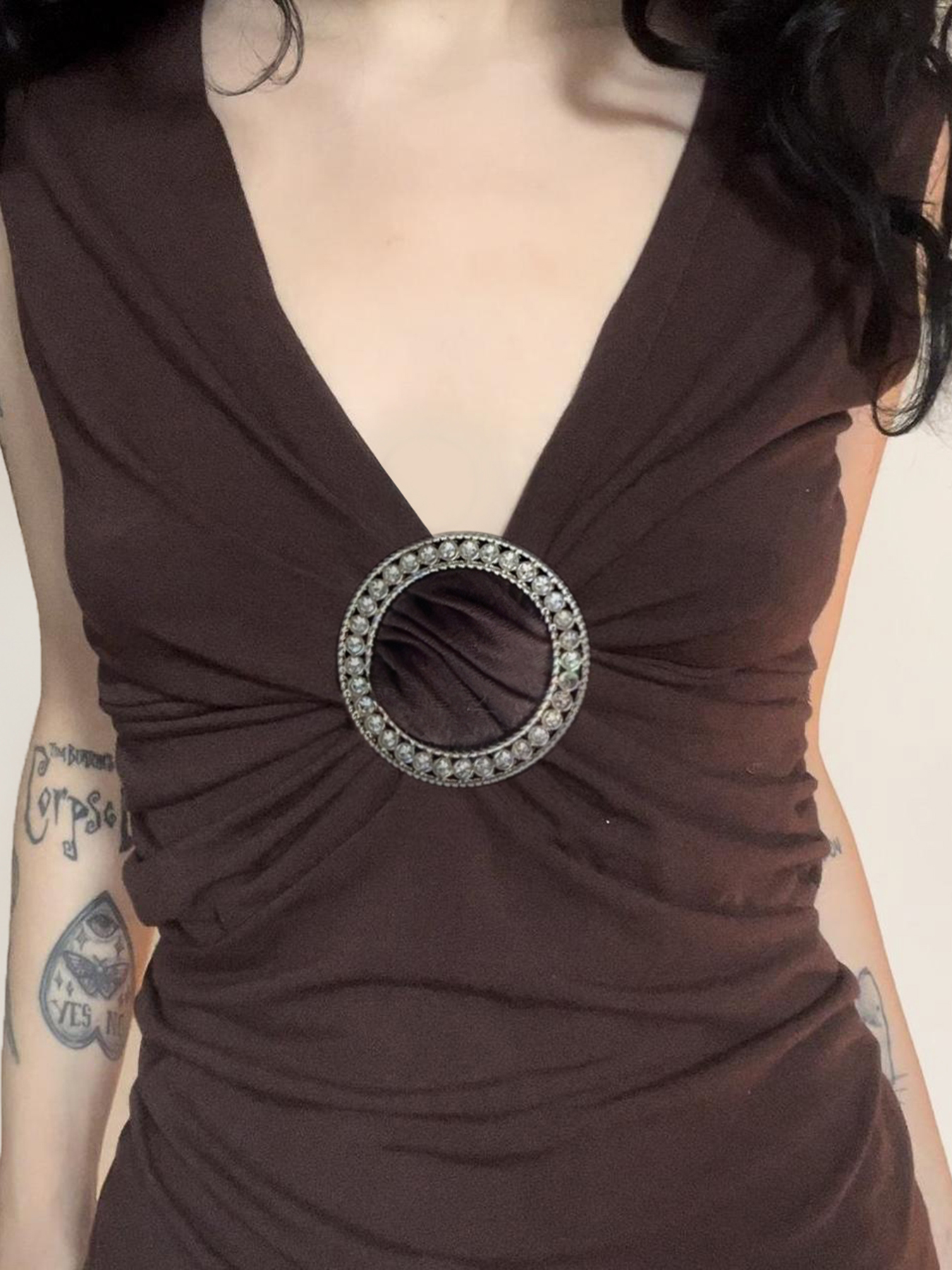 Retro French Low V-Neck Round Ring Button Vest Women's Ethnic Style Pleated Slimming Brown Top for Y2K Fashion Lovers Retro French Low V-Neck Round Ring Button Vest Women's Ethnic Style Pleated Slimming Brown Top for Y2K Fashion Lovers