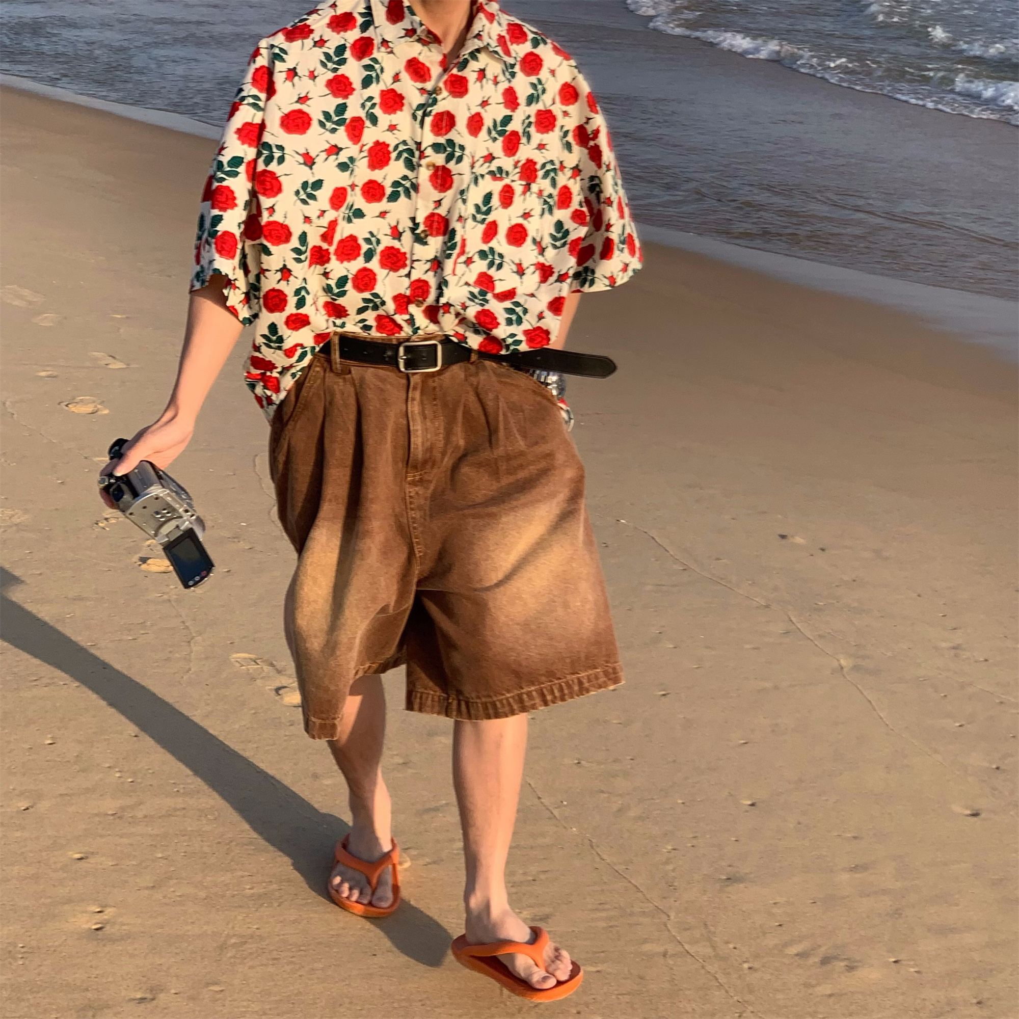 Retro Hawaiian Rose Print Short Sleeve Shirt - Vintage Couple Top in Hong Kong Style for Summer Beach Vibes Retro Hawaiian Rose Print Short Sleeve Shirt - Vintage Couple Top in Hong Kong Style for Summer Beach Vibes