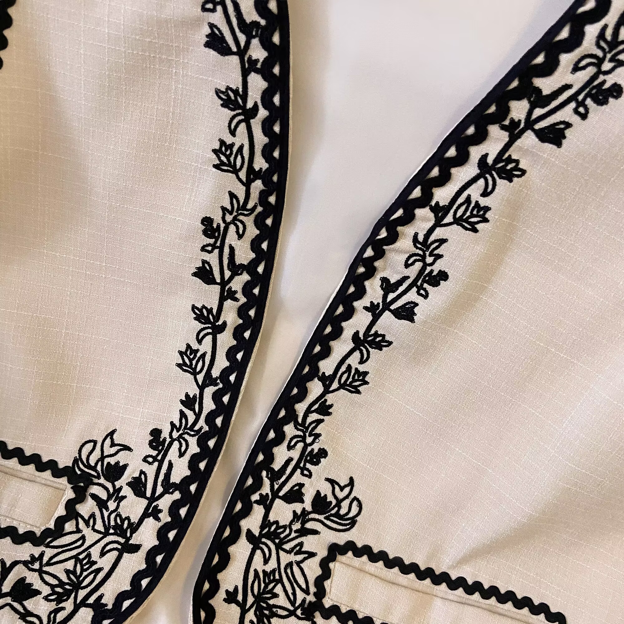 Retro Heavy Embroidery Lace Sleeveless Tank Top - Ethnic Style Layered Vest for Travel, Boho Chic Fashion Retro Heavy Embroidery Lace Sleeveless Tank Top - Ethnic Style Layered Vest for Travel, Boho Chic Fashion