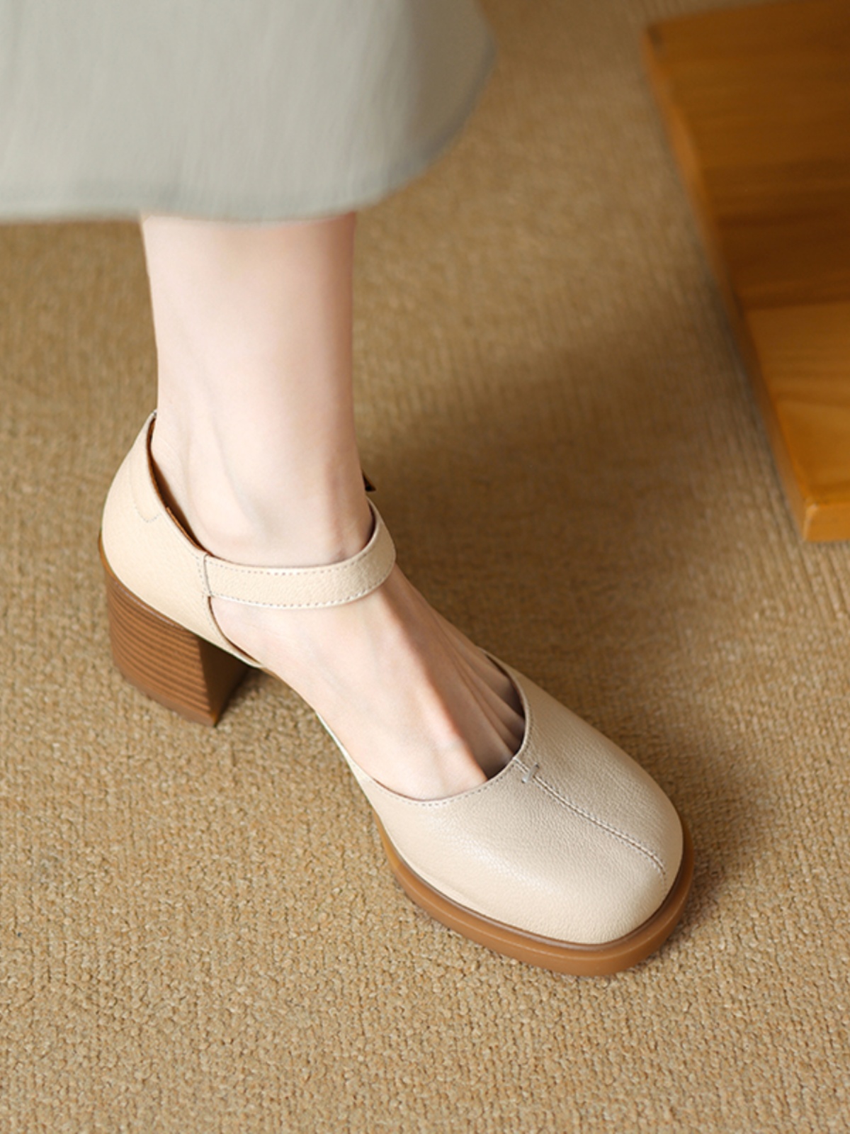 Retro High Heel Chunky Heeled Sandals for Women - Sheepskin One-Strap Hollow Out Design - Summer 2025 Fashion Retro High Heel Chunky Heeled Sandals for Women - Sheepskin One-Strap Hollow Out Design - Summer 2025 Fashion