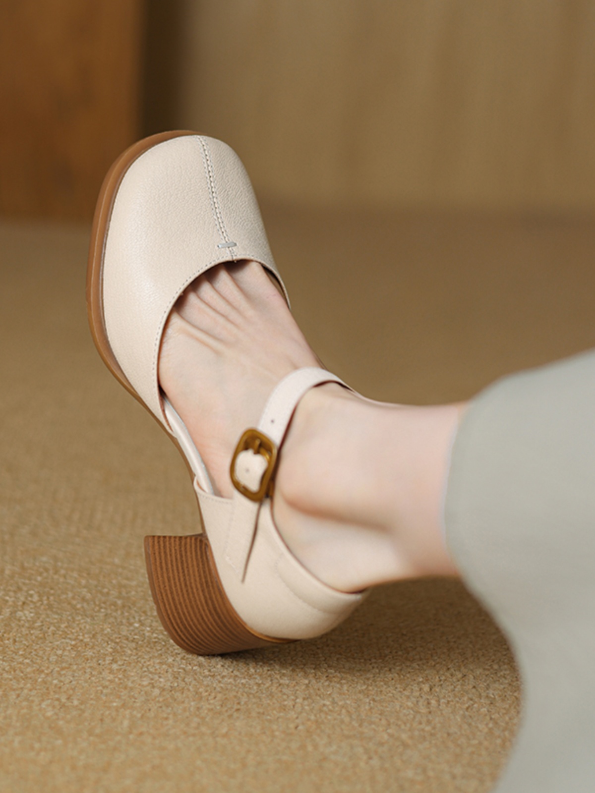 Retro High Heel Chunky Heeled Sandals for Women - Sheepskin One-Strap Hollow Out Design - Summer 2025 Fashion Retro High Heel Chunky Heeled Sandals for Women - Sheepskin One-Strap Hollow Out Design - Summer 2025 Fashion