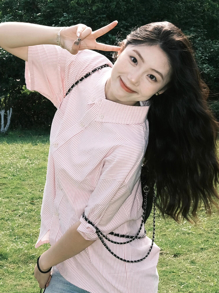 Retro Hong Kong Style Pink Striped Short Sleeve Shirt for Women - Casual Loose Fit Smiley Face Jacket Top for Summer Retro Hong Kong Style Pink Striped Short Sleeve Shirt for Women - Casual Loose Fit Smiley Face Jacket Top for Summer