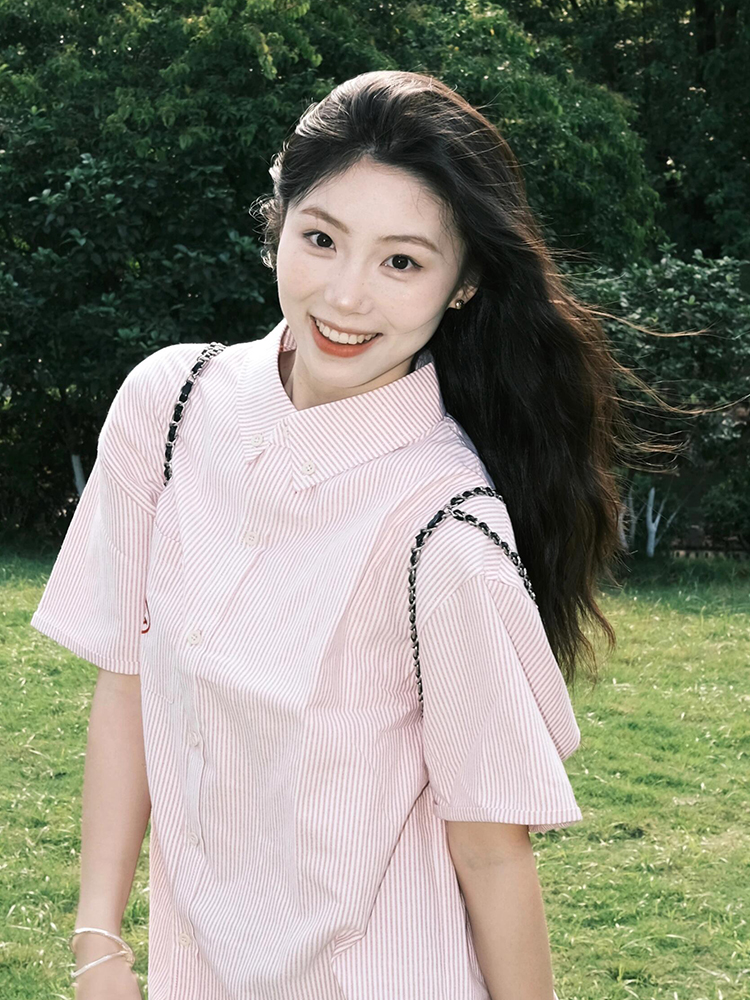 Retro Hong Kong Style Pink Striped Short Sleeve Shirt for Women - Casual Loose Fit Smiley Face Jacket Top for Summer Retro Hong Kong Style Pink Striped Short Sleeve Shirt for Women - Casual Loose Fit Smiley Face Jacket Top for Summer