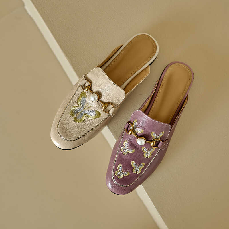 Retro Italian Closed Toe Sandals in Checkered Genuine Leather - Artistic National Style Slippers for Chic Summer Looks Retro Italian Closed Toe Sandals in Checkered Genuine Leather - Artistic National Style Slippers for Chic Summer Looks