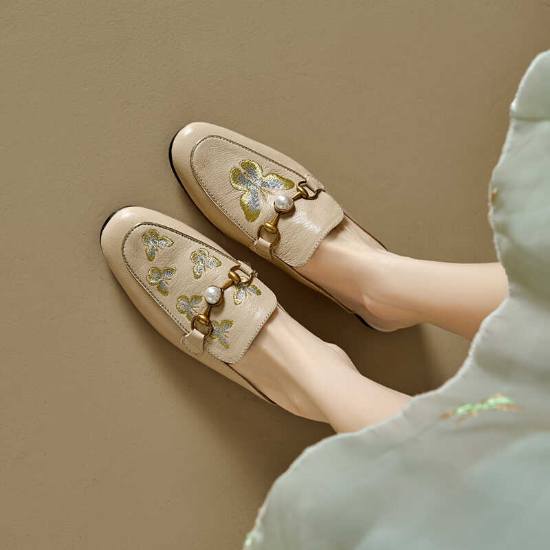 Retro Italian Closed Toe Sandals in Checkered Genuine Leather - Artistic National Style Slippers for Chic Summer Looks Retro Italian Closed Toe Sandals in Checkered Genuine Leather - Artistic National Style Slippers for Chic Summer Looks