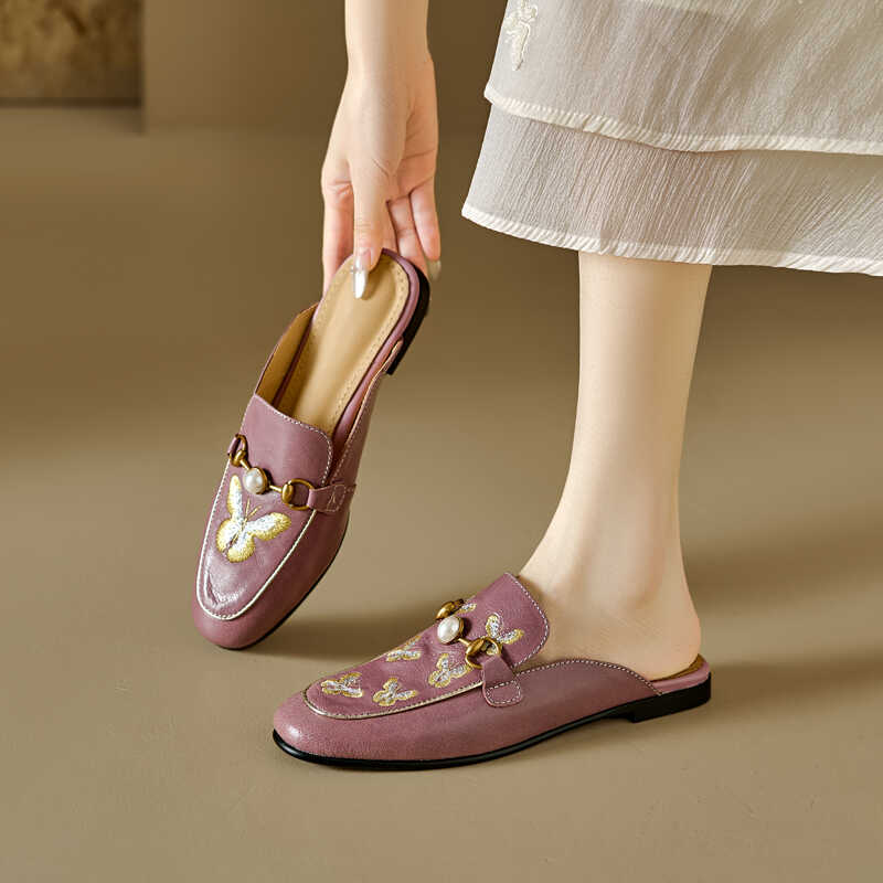 Retro Italian Closed Toe Sandals in Checkered Genuine Leather - Artistic National Style Slippers for Chic Summer Looks Retro Italian Closed Toe Sandals in Checkered Genuine Leather - Artistic National Style Slippers for Chic Summer Looks