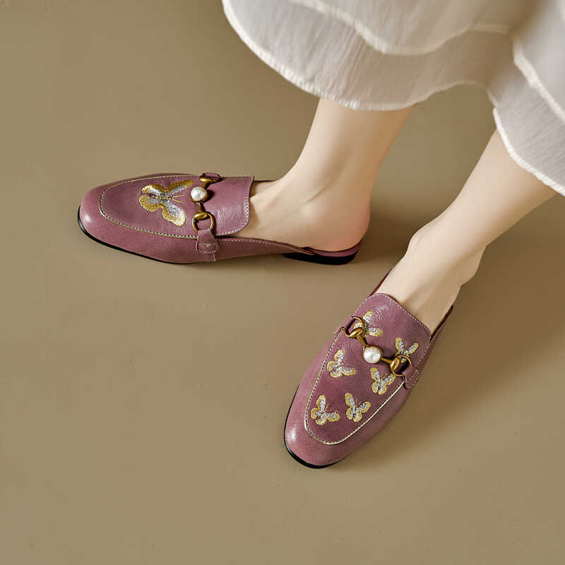 Retro Italian Closed Toe Sandals in Checkered Genuine Leather - Artistic National Style Slippers for Chic Summer Looks