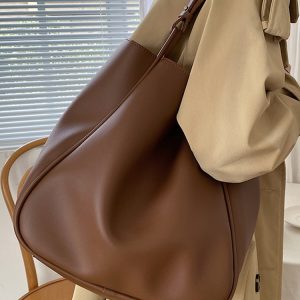 Retro 港风 Large Capacity Shoulder Tote Bag for Women - Chic Commuting Underarm Design