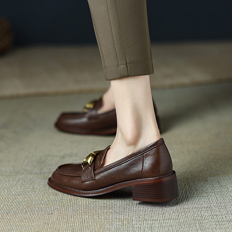 Retro Metal Buckle Chunky Heel Leather Shoes - Versatile Italian Style Footwear for Spring and Autumn 2025