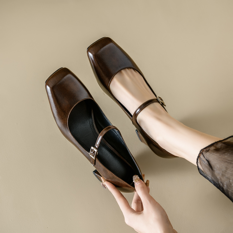 Retro One-Strap Mary Jane Shoes in Genuine Leather with Chunky Heels and Square Toes - Italian Style Fashion Footwear
