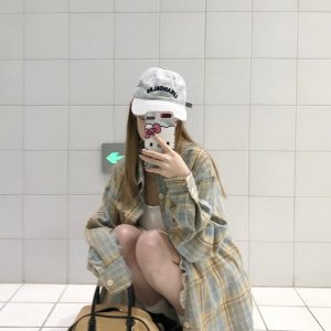 Retro Plaid Color-Blocking Long Sleeve Shirt for Men and Women - Versatile Casual Oversized Style for Early Spring