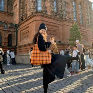 Retro Plaid Orange Tote Bag - Large Capacity Checkered Canvas Commuter Shoulder Bag for Stylish Shopping