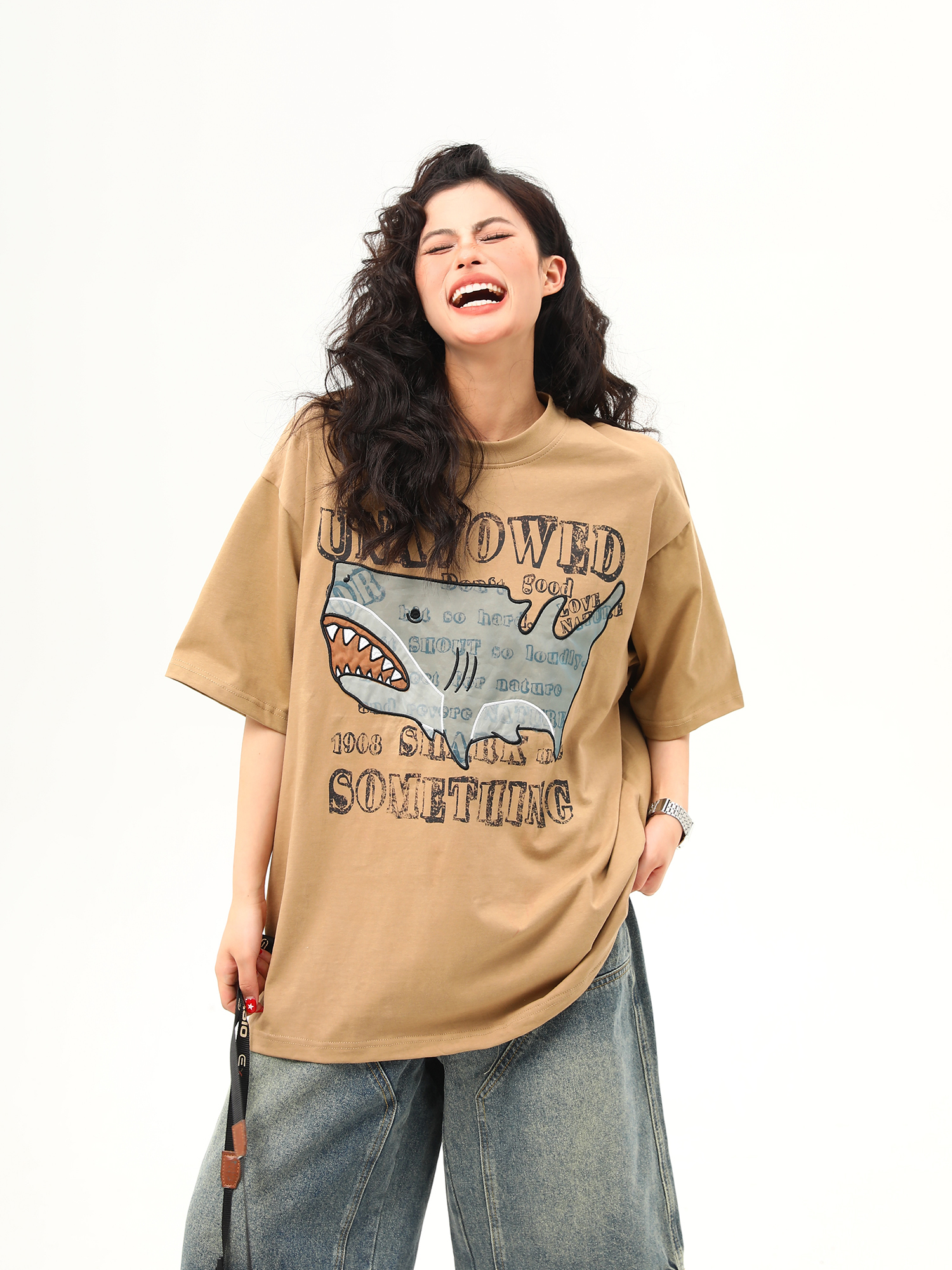 Retro Shark Patch Embroidered Short Sleeve T-Shirt for Women - American Style Summer Versatile Top Retro Shark Patch Embroidered Short Sleeve T-Shirt for Women - American Style Summer Versatile Top