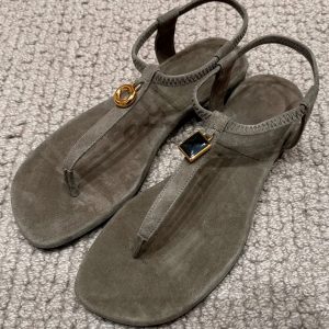 Retro Sheepskin Flat Sandals with Metal Buckle, One-Strap Toe Post Roman Beach Flip-Flops for Women - Versatile Summer Footwear