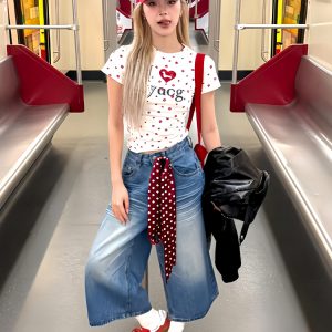 Retro Short-Sleeve T-Shirt for Women, Summer All-Over Print Heart & Dog Paw, White Slim Fit Top for Sweet & Spicy Style