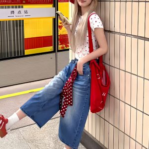 Retro Short-Sleeve T-Shirt for Women, Summer All-Over Print Heart & Dog Paw, White Slim Fit Top for Sweet & Spicy Style