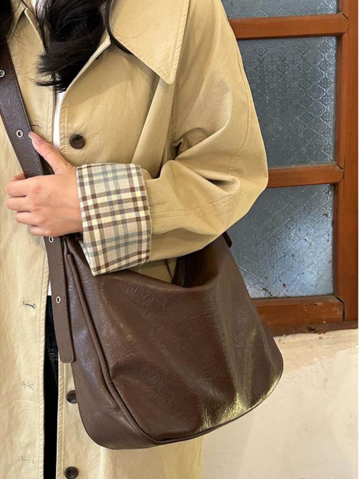 Retro Soft Leather Women's Tote Bag - High-Capacity Fashion Shoulder & Crossbody Bag for Versatile Style Retro Soft Leather Women's Tote Bag - High-Capacity Fashion Shoulder & Crossbody Bag for Versatile Style