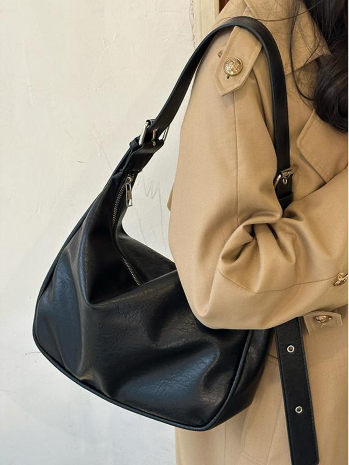 Retro Soft Leather Women's Tote Bag - High-Capacity Fashion Shoulder & Crossbody Bag for Versatile Style Retro Soft Leather Women's Tote Bag - High-Capacity Fashion Shoulder & Crossbody Bag for Versatile Style