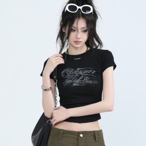 Retro Spicy Girl Slim-Fit Short Sleeve T-Shirt for Women - American Style Graphic Tee, Casual 90s Inspired Fashion Top