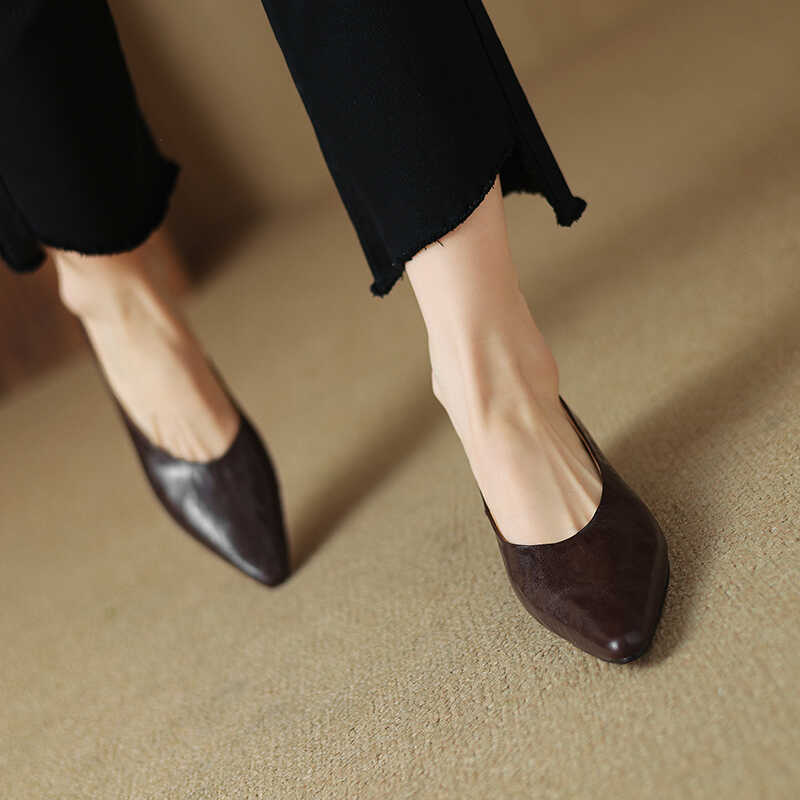 Retro Square-Toe Flats for Women - Soft Leather, Slip-On Comfort, Vintage-Inspired Grandma Shoes