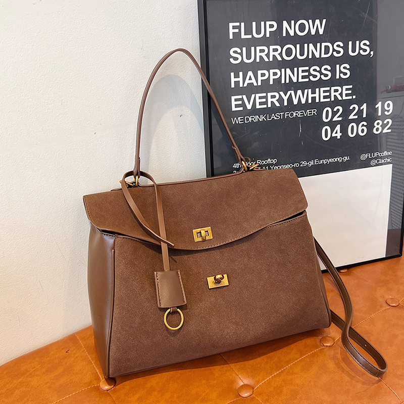 Retro Tote Bag for Women, Large Capacity Commuter Shoulder Bag, Sweet and Cool Travel Handbag, Stylish Everyday Tote