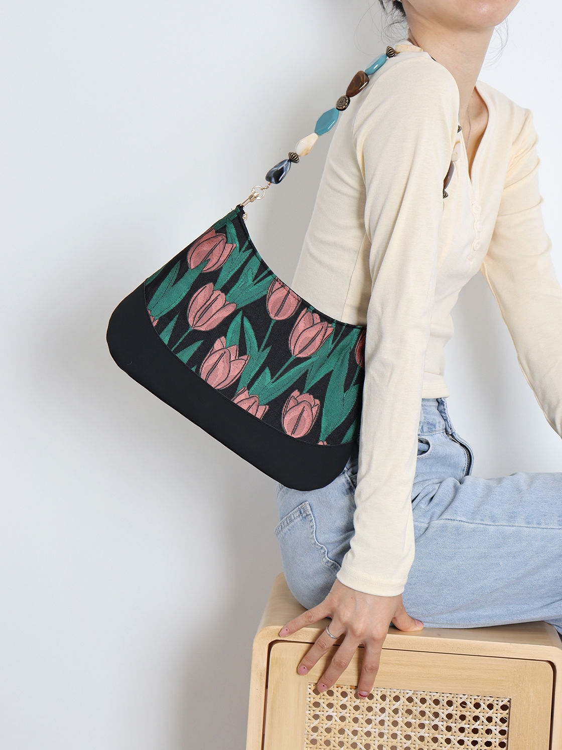 Retro Tulip Flower Underarm Bag for Women, Textured Jacquard Crossbody, Versatile Vacation Style, Niche Design Retro Tulip Flower Underarm Bag for Women, Textured Jacquard Crossbody, Versatile Vacation Style, Niche Design