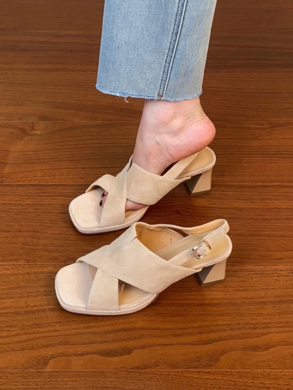 Sanded Sheepskin Cross-Strap Chunky Heel Open-Toe Sandals for Women - Summer 2025 Black Roman High Heels Fashion Footwear Sanded Sheepskin Cross-Strap Chunky Heel Open-Toe Sandals for Women - Summer 2025 Black Roman High Heels Fashion Footwear