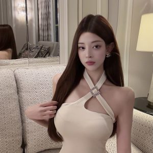 Sexy Cross-Neck Tank Top for Women with Built-In Padding - Fitted Design, Perfect for Y2K and Night Out Looks