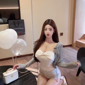 Sexy Lace Strapless Camisole Top with Heavy Bow and Built-in Bra Padding - Perfect for Y2K and Night Out Styles