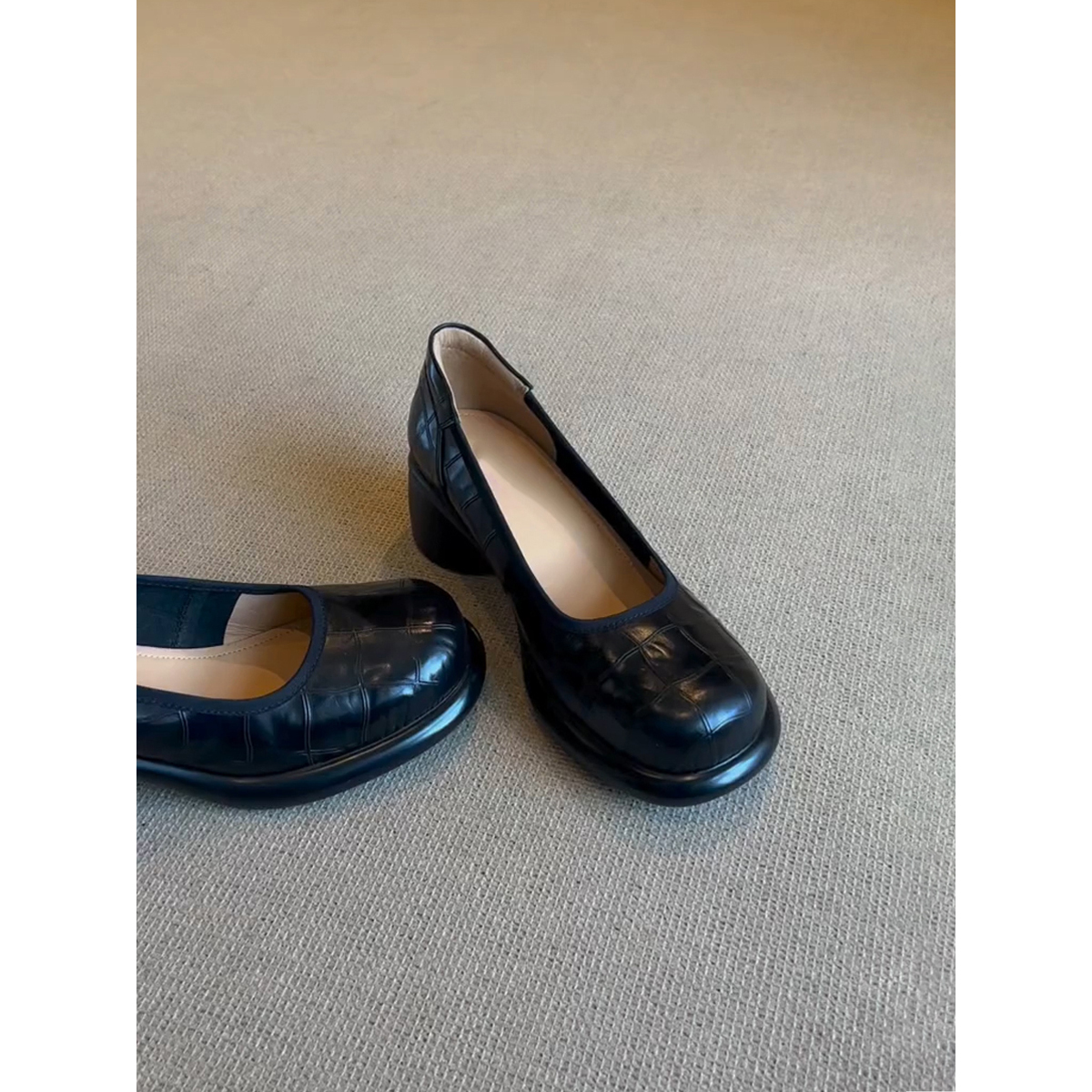 Sheepskin French Round-Toe High-Heeled Mary Jane Shoes for Women - Elegant Chunky Heel Slip-On Commuter Style