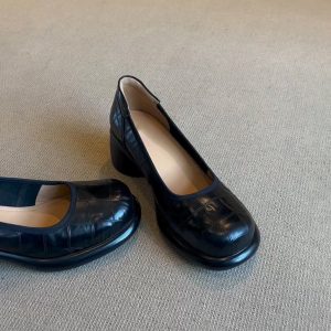 Sheepskin French Round-Toe High-Heeled Mary Jane Shoes for Women - Elegant Chunky Heel Slip-On Commuter Style